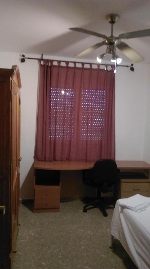 Piso Muy Amplio En Malaga . Apartment Luaran gambar